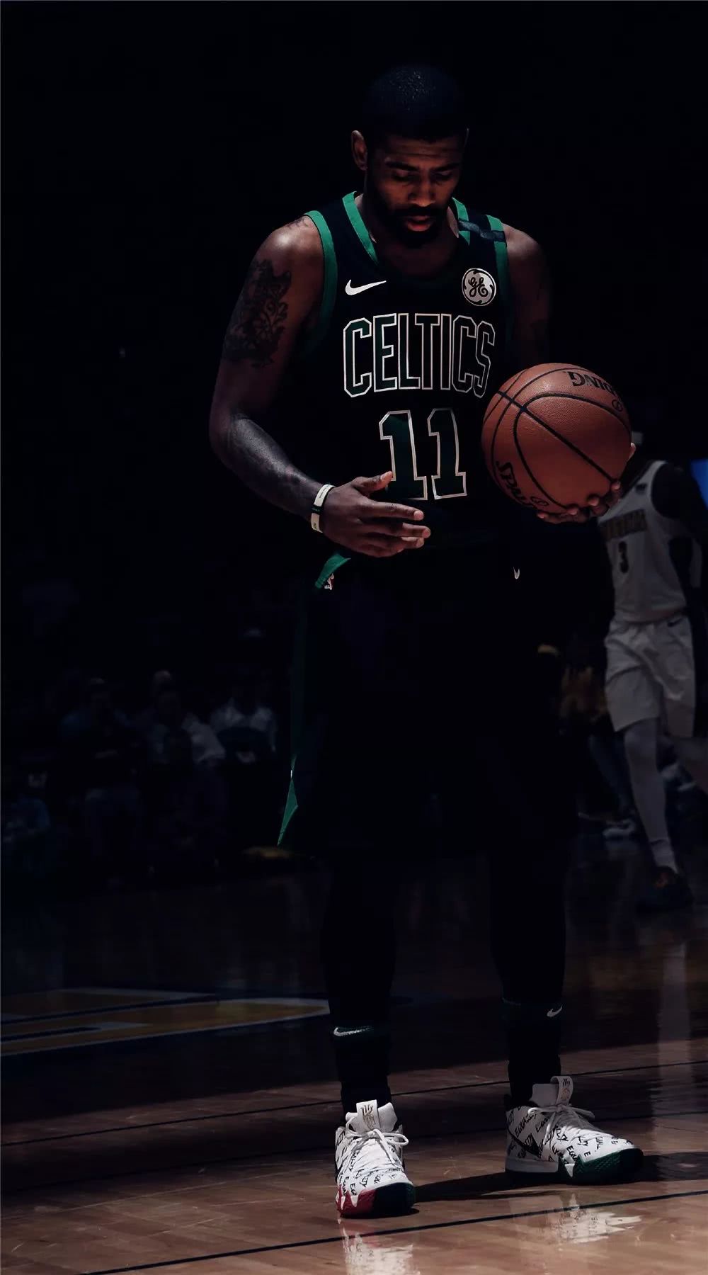 以及背后更 以及背后更